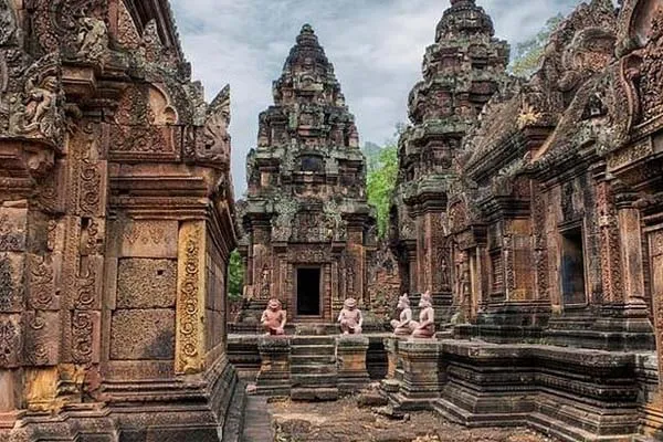 Banteay Srei temple 2 600