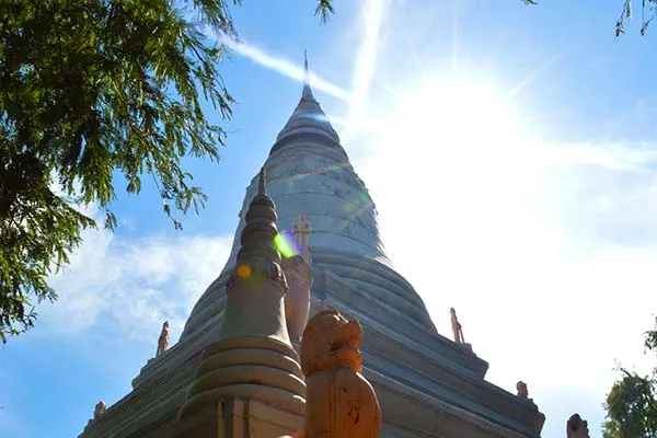 Wat Phnom 600